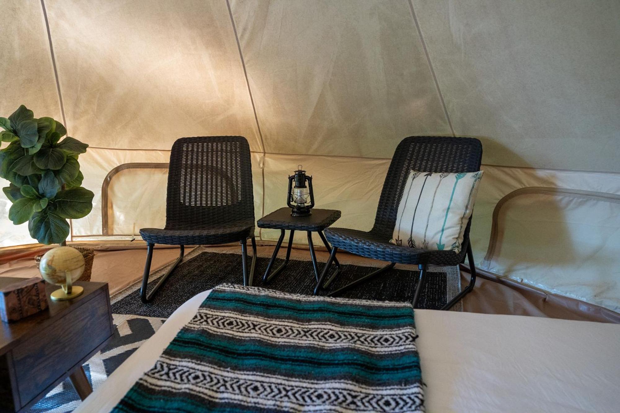 Grotto Getaway Hotel Miller Lake Ngoại thất bức ảnh