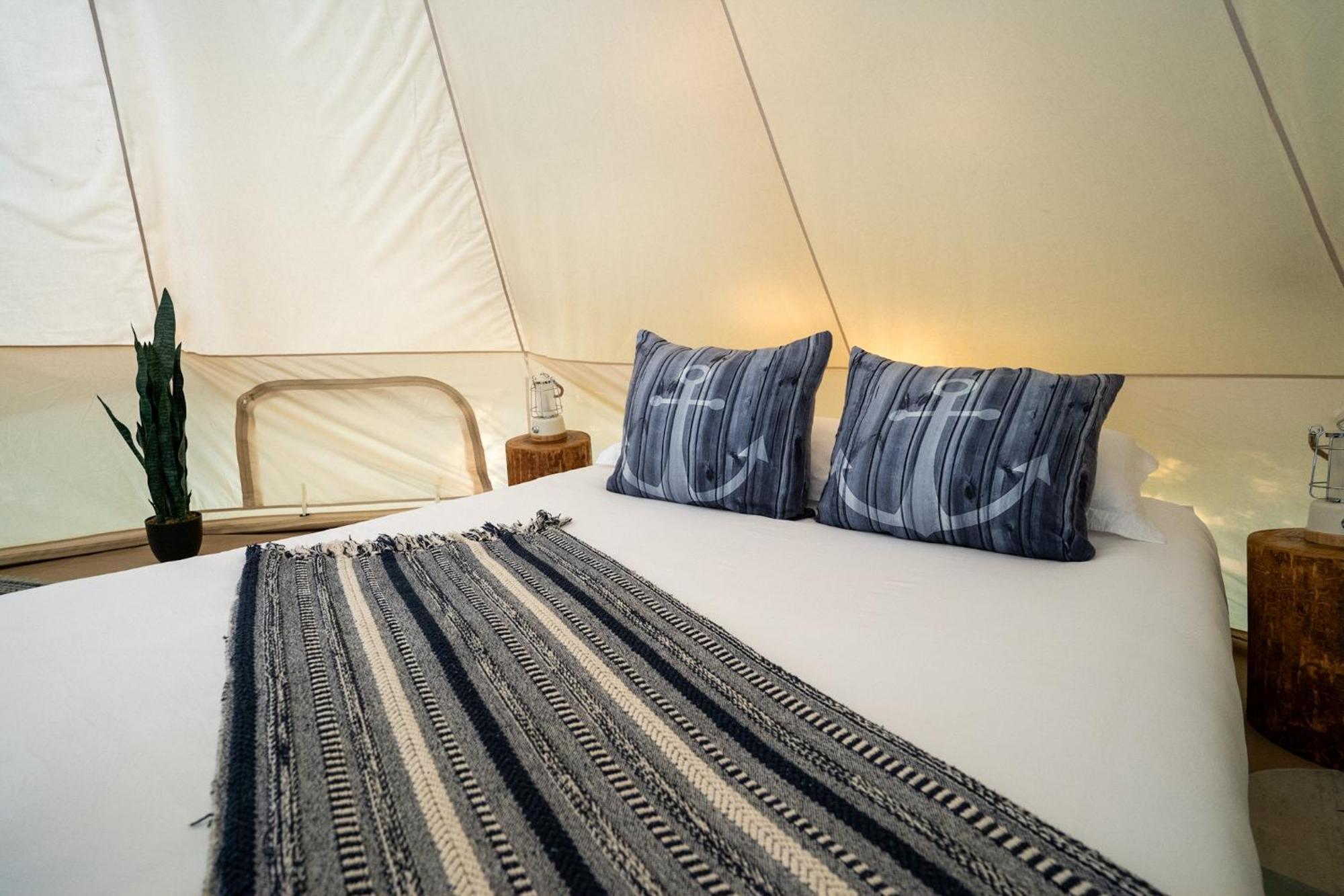 Grotto Getaway Hotel Miller Lake Ngoại thất bức ảnh